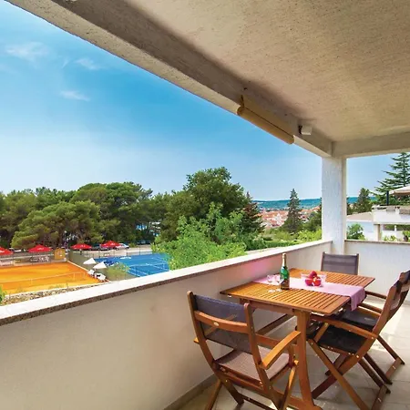 3 Bedroom Beautiful In Krk Apartman