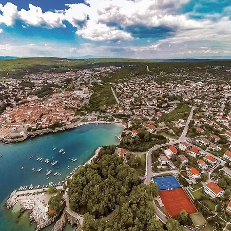 Apartman 3 Bedroom Beautiful In Krk