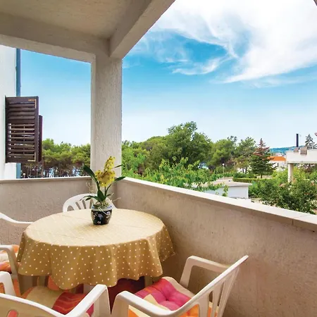 3 Bedroom Beautiful In Krk Apartman Krk Town