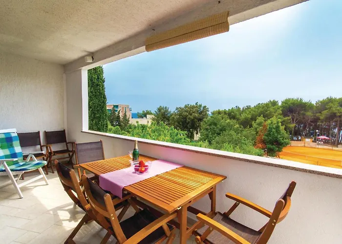 3 Bedroom Beautiful In Krk Appartamento Krk Town