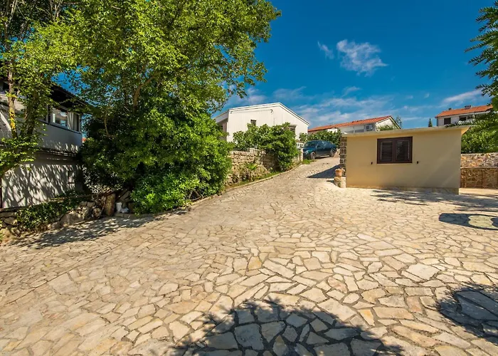3 Bedroom Beautiful In Krk *