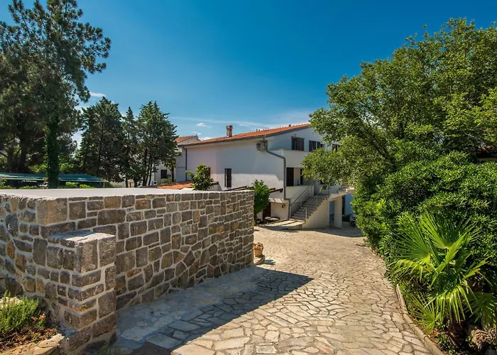 3 Bedroom Beautiful In Krk