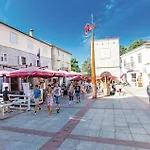 3 Bedroom Beautiful In Krk * 克尔克