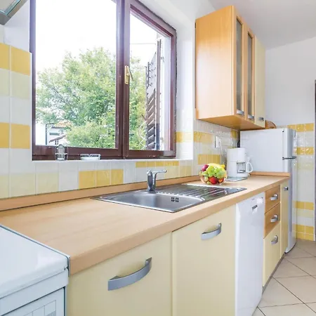 3 Bedroom Beautiful In Krk Lägenhet *