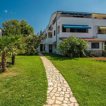 Apartment Cozy In Krk With House Sea View